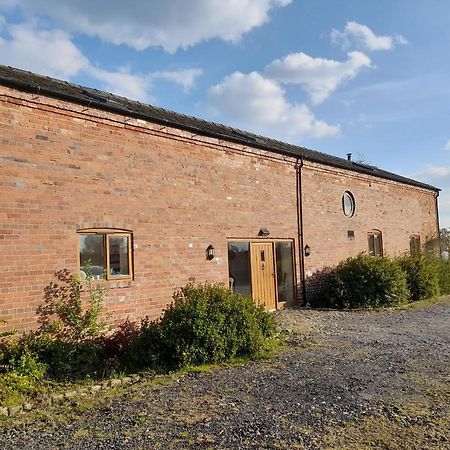 Mile House Barn Bed & Breakfast Нантвіч Екстер'єр фото