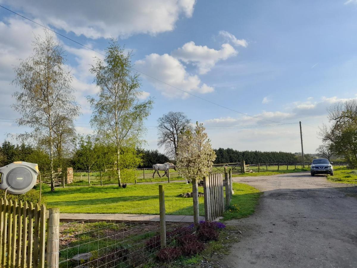 Mile House Barn Bed & Breakfast Нантвіч Екстер'єр фото